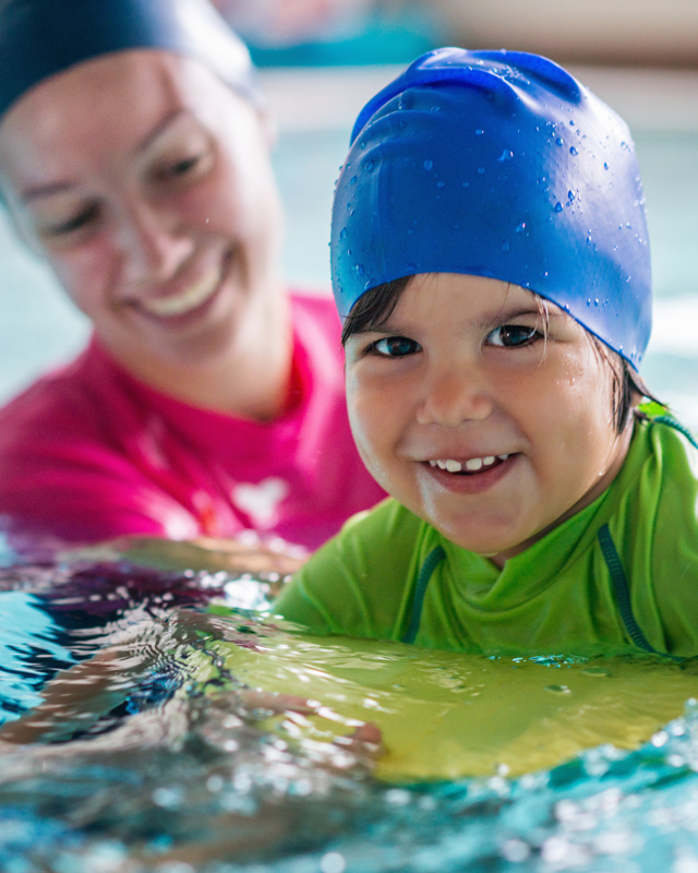 kids swimming lessons with basic swimming skills